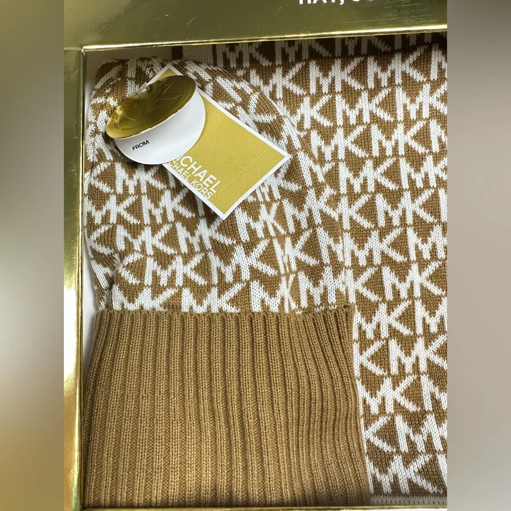 NWT Authentic Michael Kors Knit 3 Pieces  Set Hat Scarf Gloves Dark Camel $148